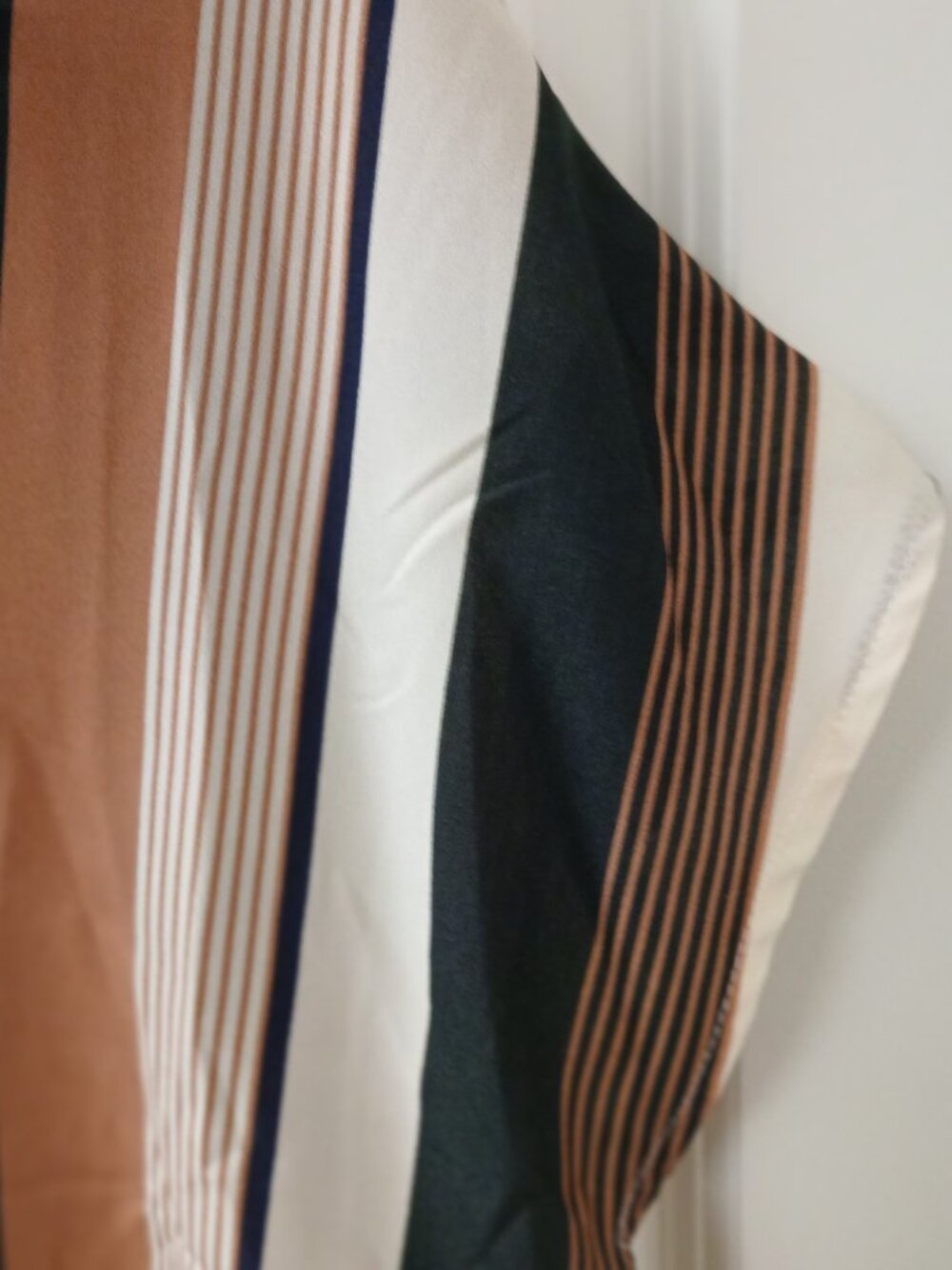 Women's Vertical Striped V Neck Cap Sleeve Blouse NWOT - Picture 3 of 6